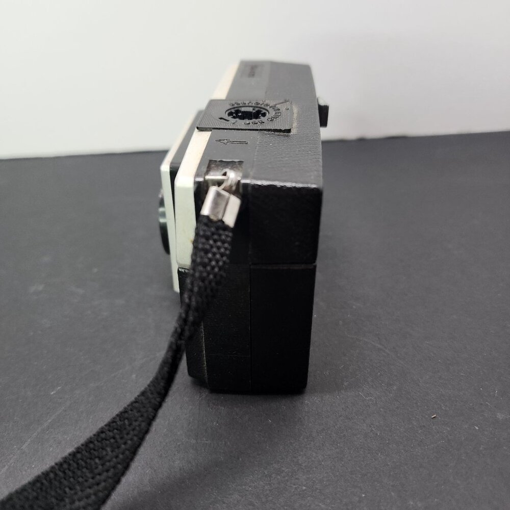 Vintage Kodak Instamic X-15 Film Camera - Not Tested - Sold for Parts Only! - Picture 6 of 9